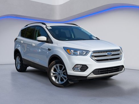 Used 2018 Ford Escape SE image 2