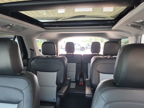 Used 2022 Ford Explorer XLT w/ Equipment Group 202A image 19