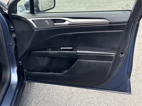Used 2018 Ford Fusion SE w/ Equipment Group 602A image 8