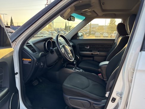 Used 2013 Kia Soul + w/ Audio Pkg image 4