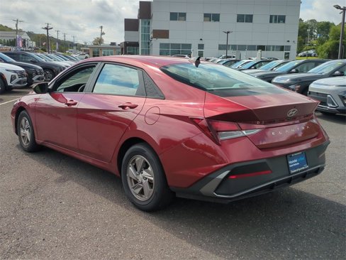 Certified 2024 Hyundai Elantra SE image 5