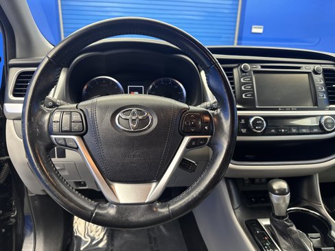 Used 2017 Toyota Highlander LE image 14