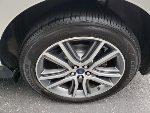 Used 2019 Ford Edge Titanium image 20