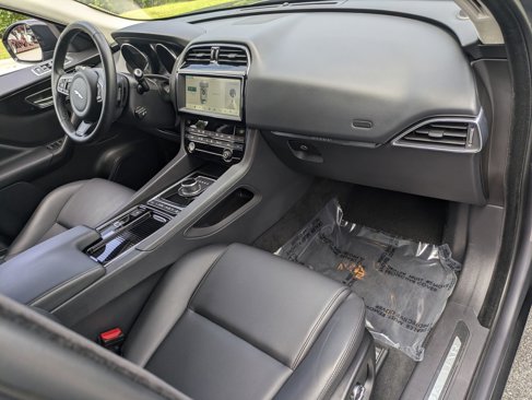Used 2020 Jaguar F-PACE Premium image 30