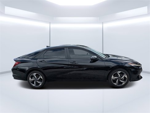 Used 2023 Hyundai Elantra SEL w/ Convenience Package image 2