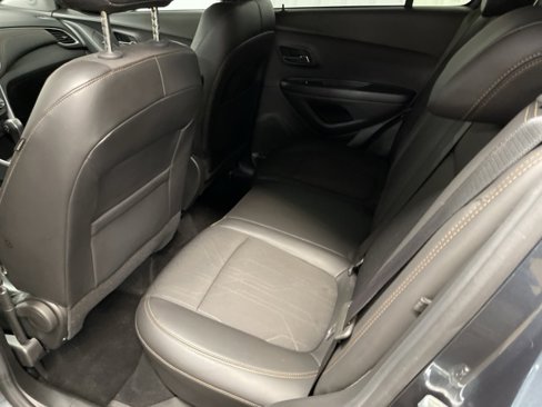 Used 2021 Chevrolet Trax LT w/ LT Convenience Package image 16