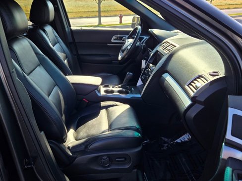 Used 2015 Ford Explorer XLT w/ Equipment Group 202B image 6