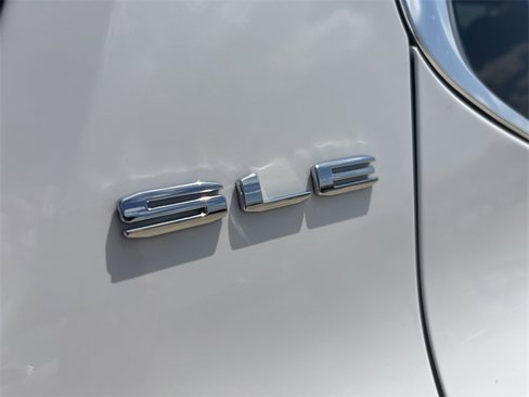 Used 2023 GMC Acadia SLE w/ Driver Convenience Package image 19