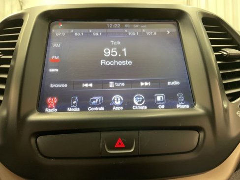 Used 2017 Jeep Cherokee Latitude w/ Cold Weather Group image 22