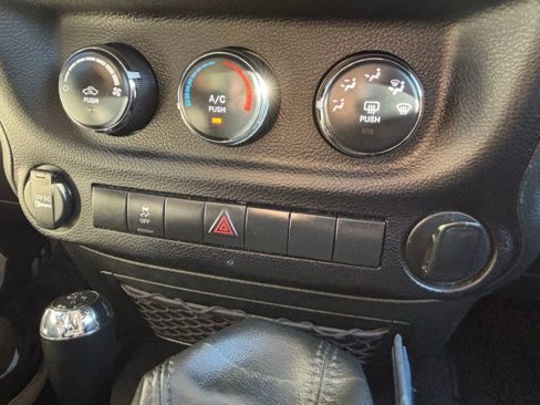 Used 2015 Jeep Wrangler Sport image 27