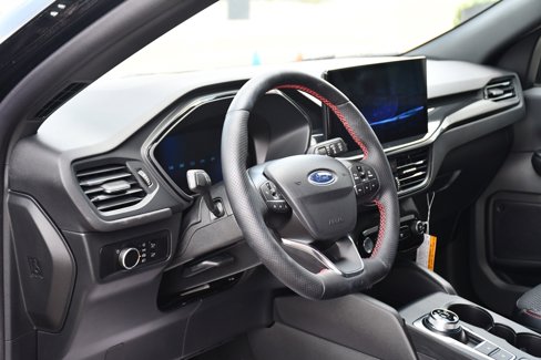 New 2025 Ford Escape ST-Line w/ Tech Pack #1 image 11