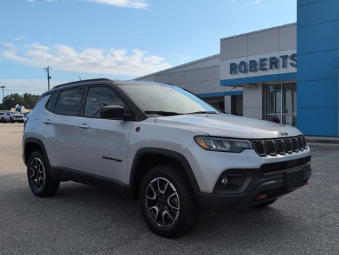 Used 2024 Jeep Compass Trailhawk image 7