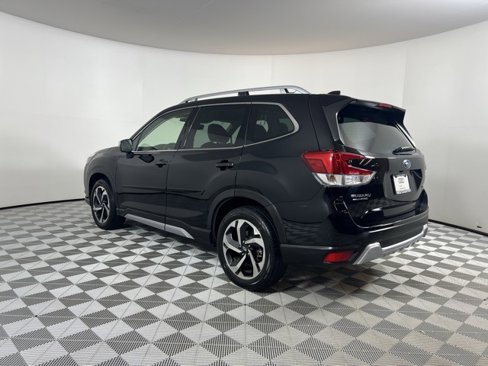 Used 2022 Subaru Forester Touring image 5