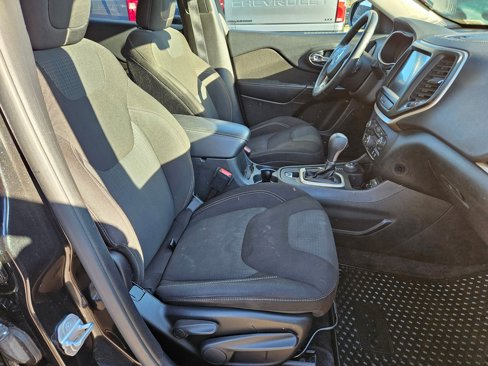 Used 2016 Jeep Cherokee Latitude w/ Comfort/Convenience Group image 32