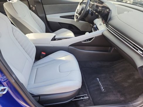Used 2023 Hyundai Elantra Limited image 7