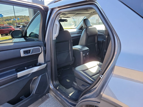 Used 2021 Ford Explorer XLT w/ Equipment Group 202A image 9