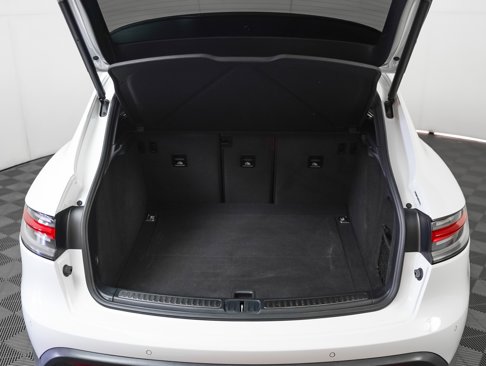 Certified 2023 Porsche Macan image 28