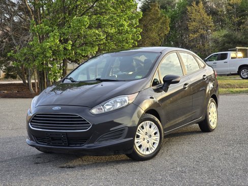 Used 2015 Ford Fiesta SE image 1