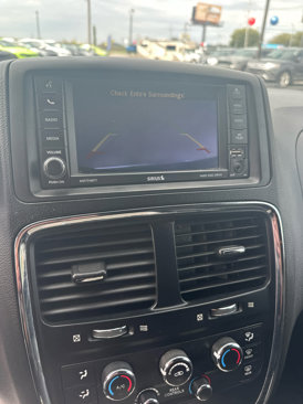 Used 2018 Dodge Grand Caravan SXT image 17