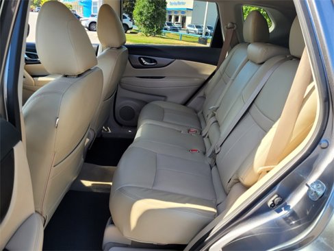 Used 2015 Nissan Rogue SV image 6