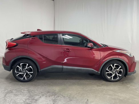 Used 2018 Toyota C-HR image 2