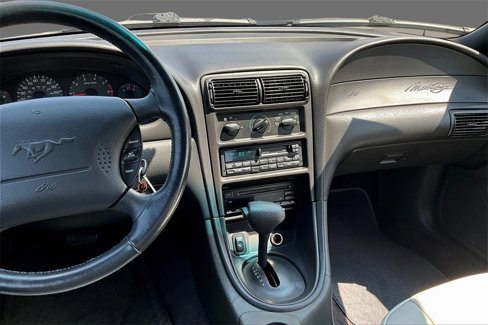 Used 1999 Ford Mustang Convertible image 3