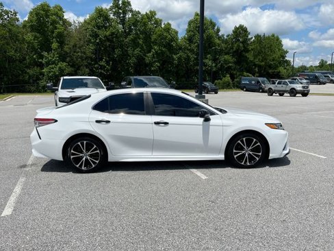 Used 2019 Toyota Camry SE image 11