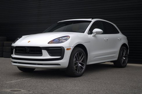 New 2025 Porsche Macan image 1