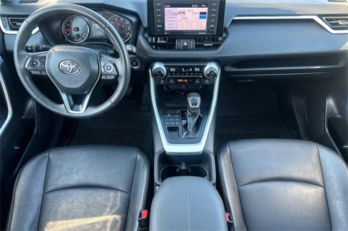 Used 2022 Toyota RAV4 XLE Premium image 13