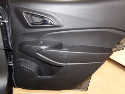 New 2025 Chevrolet Trax LS image 9