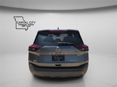 Used 2022 Nissan Rogue SV image 6