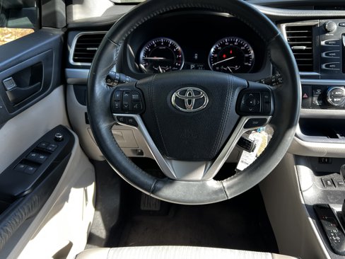 Used 2015 Toyota Highlander LE image 33