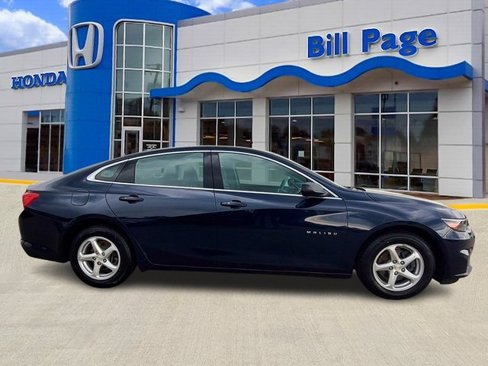 Used 2018 Chevrolet Malibu LS image 2