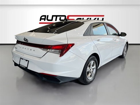 Used 2022 Hyundai Elantra SE image 7