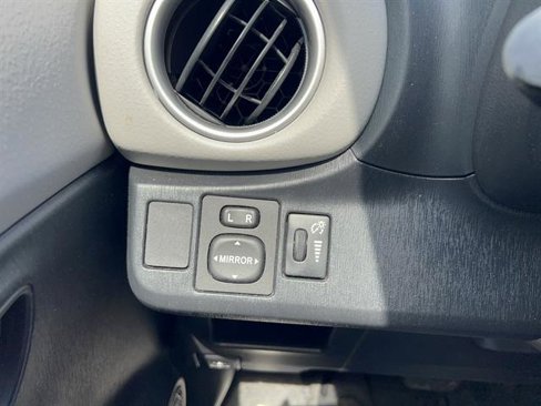 Used 2013 Toyota Yaris L image 20