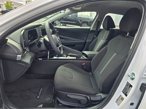 New 2025 Hyundai Elantra SE w/ Cargo Package image 18