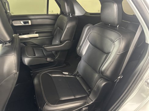 Used 2023 Ford Explorer Limited image 11