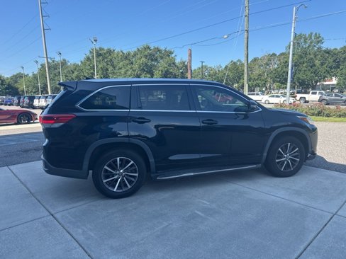 Used 2017 Toyota Highlander XLE image 5