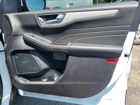 Used 2021 Ford Escape SE w/ Cold Weather Package image 26
