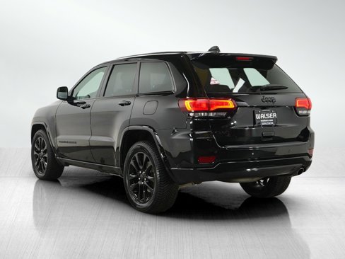 Used 2017 Jeep Grand Cherokee Altitude image 3
