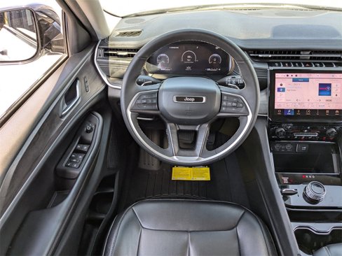 Used 2023 Jeep Grand Cherokee Limited image 16