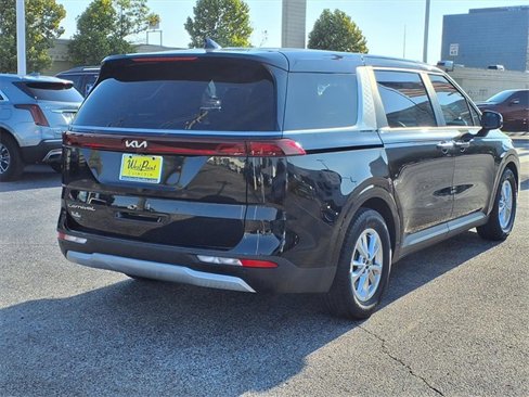 Used 2022 Kia Carnival LX image 2