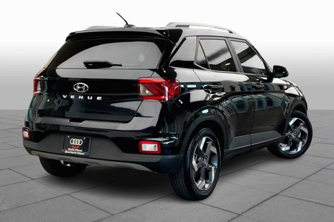 Used 2023 Hyundai Venue SEL image 11