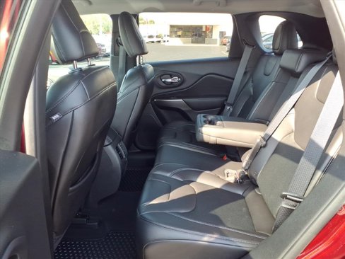 Used 2019 Jeep Cherokee Latitude Plus w/ Cold Weather Group image 5
