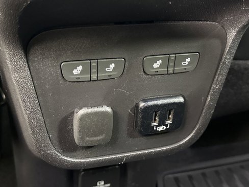 Used 2018 Chevrolet Equinox Premier image 21