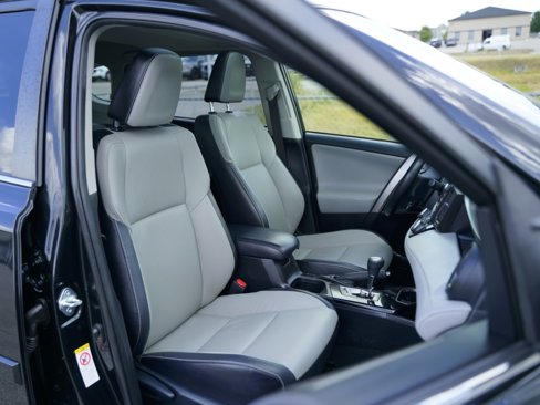 Used 2018 Toyota RAV4 Limited image 25
