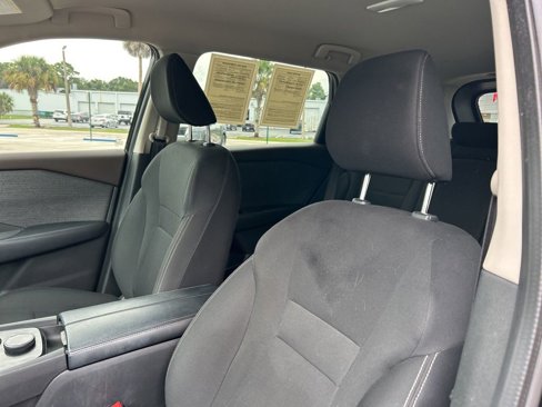 Used 2023 Nissan Rogue S image 14