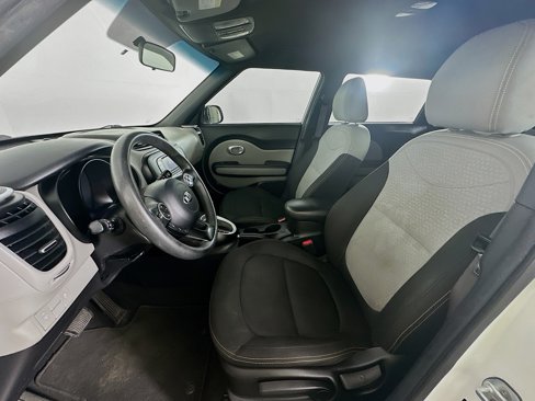 Used 2016 Kia Soul + image 13