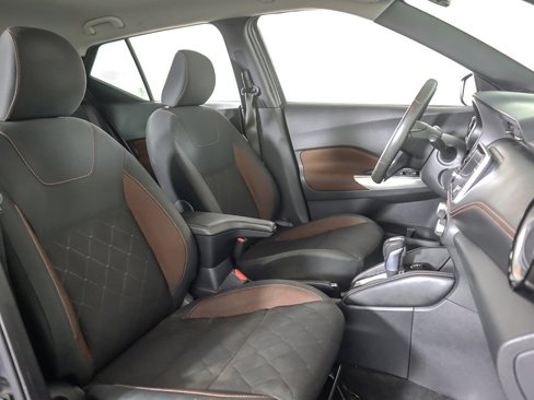 Used 2019 Nissan Kicks SR image 26