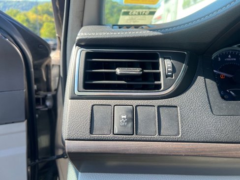 Used 2017 Toyota Camry LE image 16